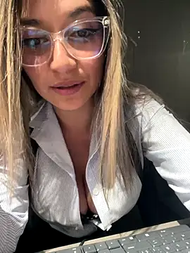 Isabella_Varella live sex cam