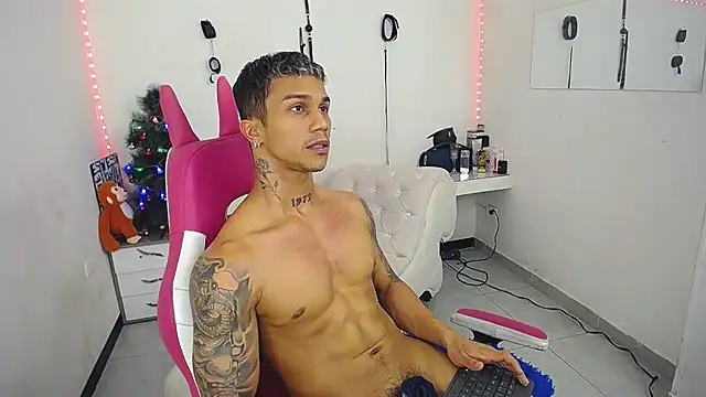 Leonard_Price live sex cam