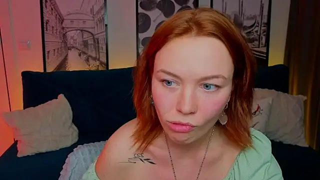 PaigeHalliwell_'s cam snapshot