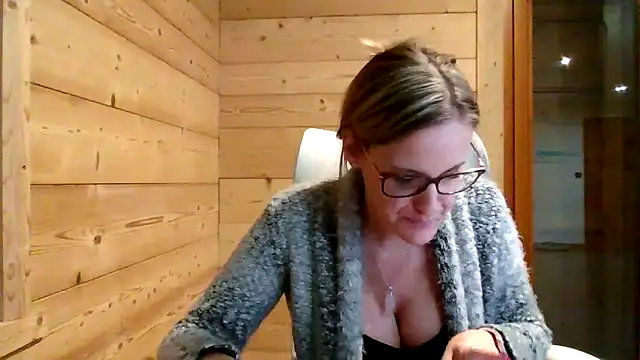 Madame_Callie's cam snapshot