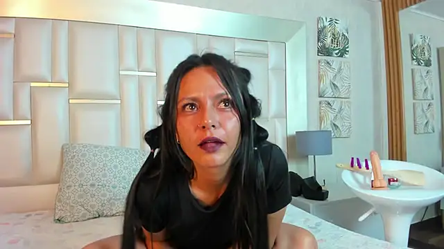 Kiara_black_'s cam snapshot