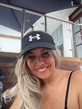 IsaSantoDomingo's cam snapshot