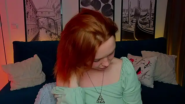 PaigeHalliwell_'s cam snapshot