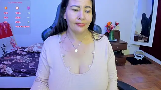 esmeralda_milf's cam snapshot