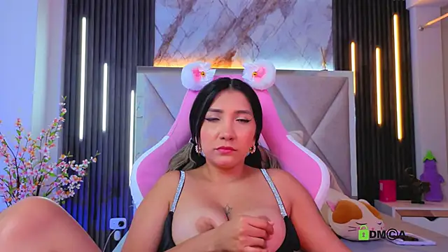 Happy_tits live sex cam