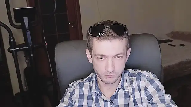 333Alone_in_theDark777's cam snapshot