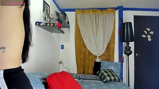 SARAMISHA live sex cam