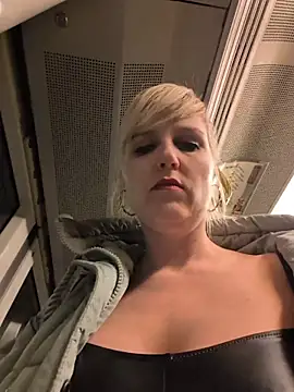 Sexybiene969 live sex cam