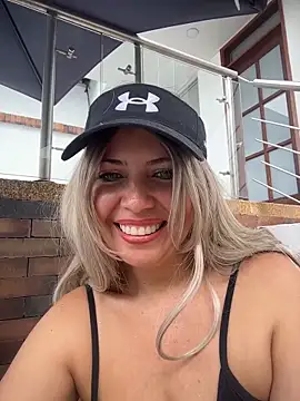 IsaSantoDomingo's cam snapshot