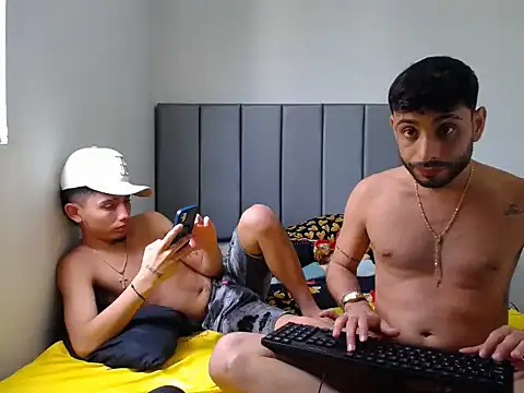 Sexy_accommodating_guys's cam snapshot