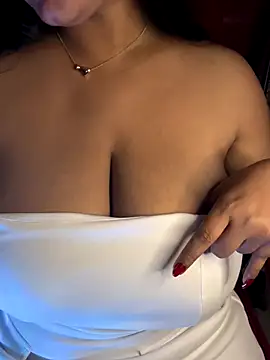 GLaM_GoDdEsS_143's cam snapshot