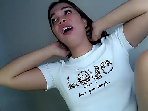 yolly_fox live sex cam