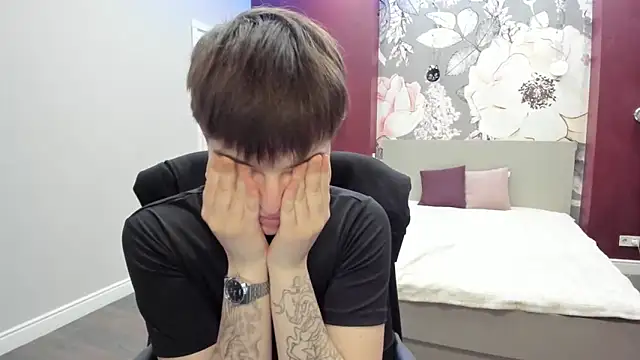 EmiliaYours live sex cam