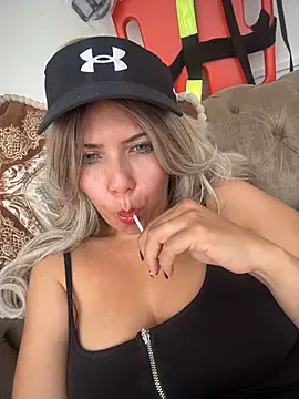 IsaSantoDomingo's cam snapshot