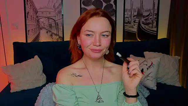 PaigeHalliwell_'s cam snapshot