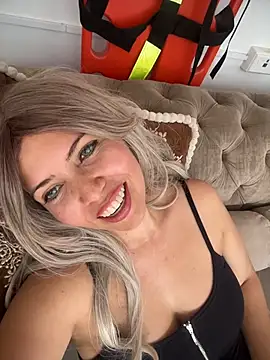 IsaSantoDomingo's cam snapshot