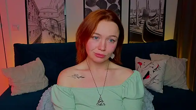 PaigeHalliwell_'s cam snapshot