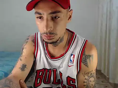 emiliano_hottt's cam snapshot