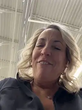 Cherry-red-xo live sex cam