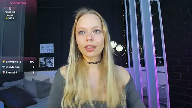 lucy_loy's cam snapshot