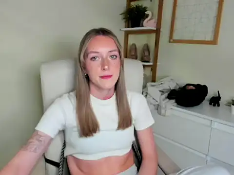 EvelynBlond's cam snapshot