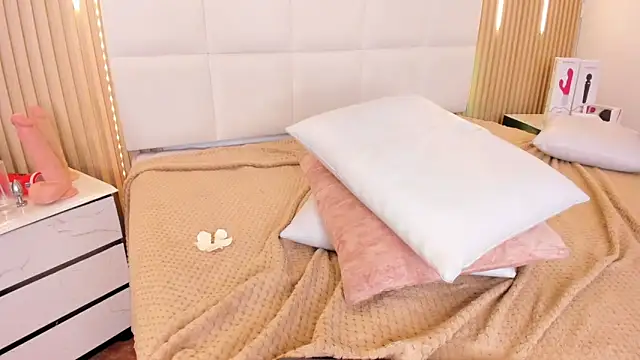 Elody_rousse's cam snapshot