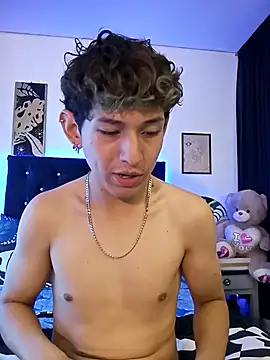 Yorsamm_and_friends live sex cam