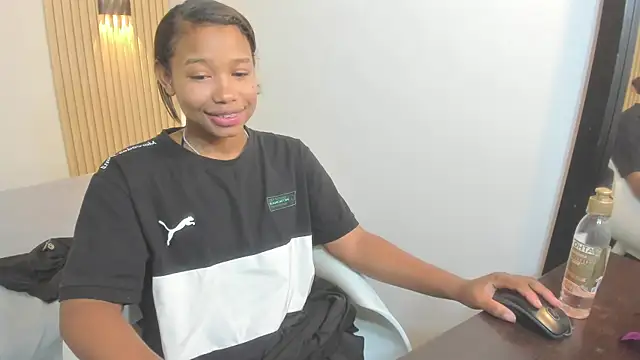 ValentinaRose4's cam snapshot