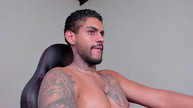 LuigiVitale_1's cam snapshot