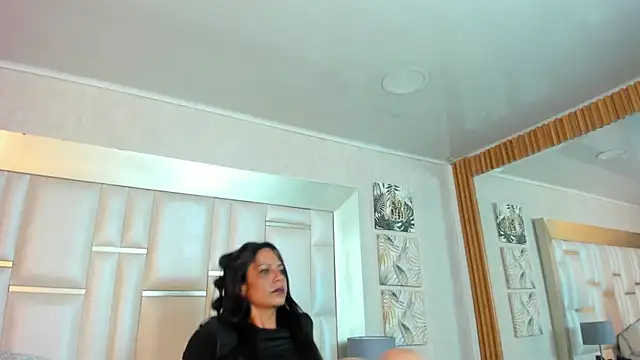 Kiara_black_'s cam snapshot