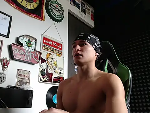 Mr_Lollipop77's cam snapshot