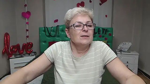 EmiliaGree live sex cam