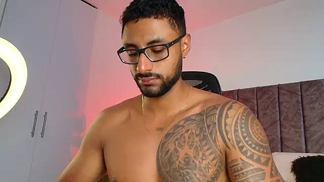 LiamGarcia1 live sex cam