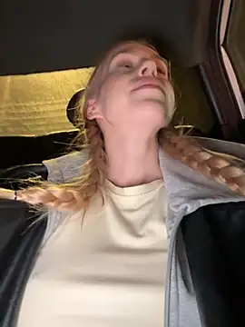 kira_mia live sex cam