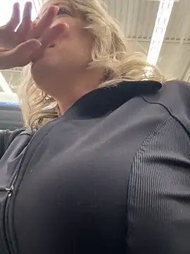 Cherry-red-xo live sex cam