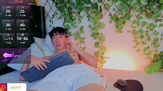 Levii_Ackermann live sex cam