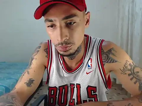 emiliano_hottt's web cam