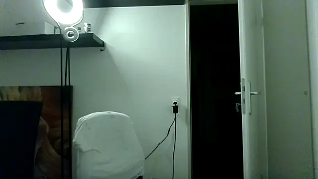 alpha-hunk live sex cam