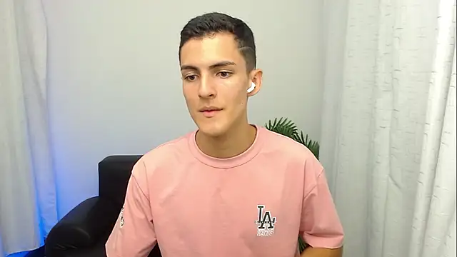 Matiius18 live sex cam