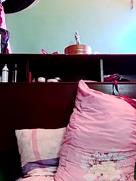 QueenSoreal live sex cam