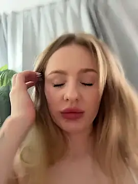 CaseyCumFace live sex cam