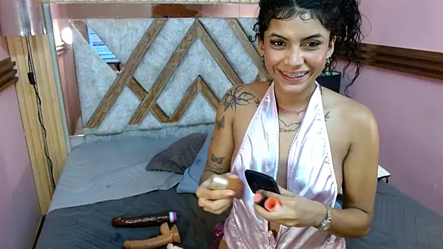 Emma_Kiut_'s cam snapshot