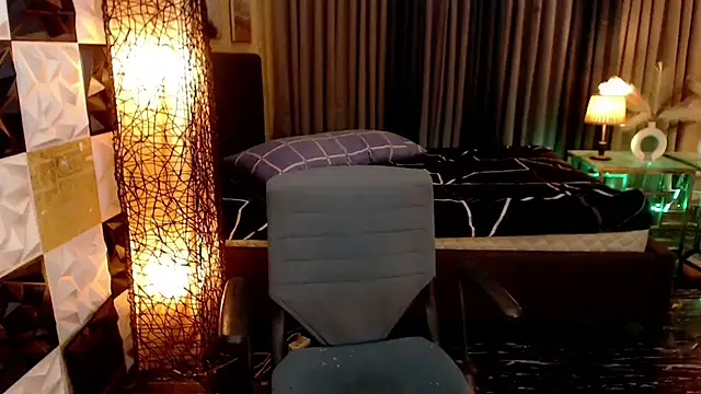 BigCockKharlaTS live sex cam