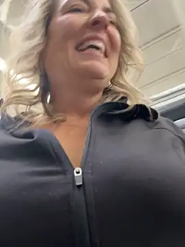 Cherry-red-xo live sex cam