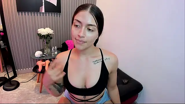 Violettacamss_69's cam snapshot