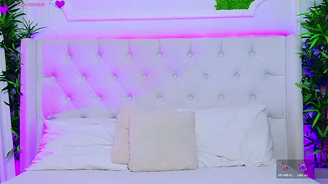 AriannaSins live sex cam