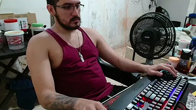 Leonino231 live sex cam