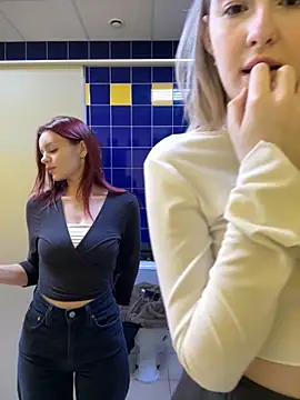 littlebitchesss live sex cam