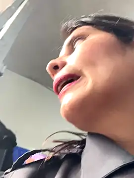 Alysson-- live sex cam