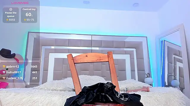 Nicolle_foxy's cam snapshot